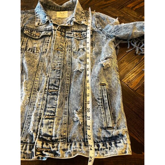 Fantasic Fawn Distressed Acid Wash Jean Jacket Women S Thrashed Fringe Trucker - Picture 6 of 10